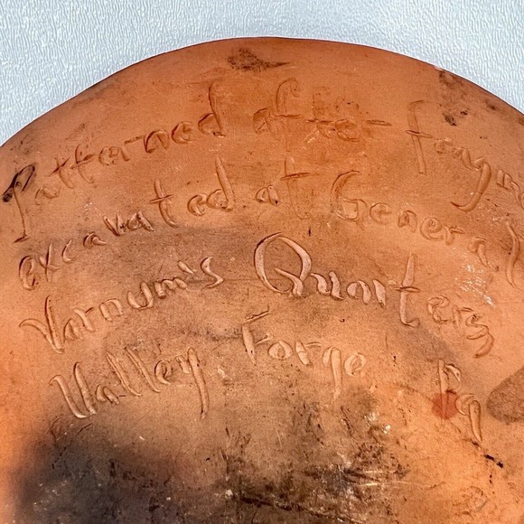 Dorothy Long Pottery Redware Plate 1984 Green Glaze Folk Art Bird Sgraffiti - Picture 8 of 8